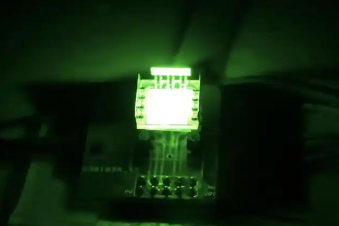 LED亮度达116万尼特，实现钙钛矿半导体可控p/n型掺杂